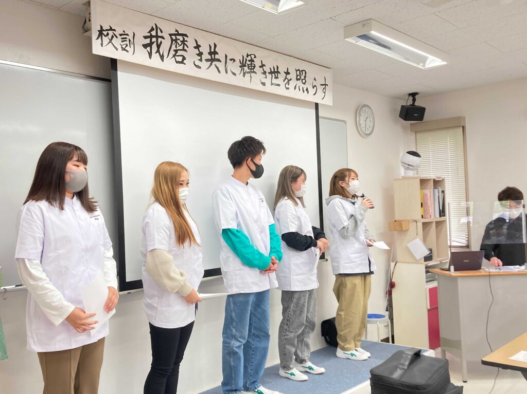 新１年生 オリエンテーション アポロ美容理容専門学校